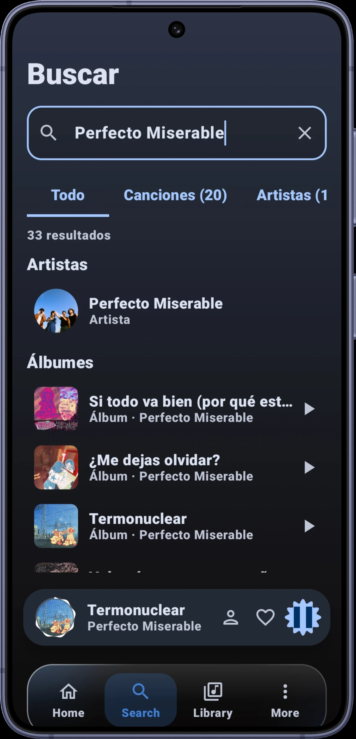 Pantalla de búsqueda de FrikiMusic con artistas, álbumes y canciones